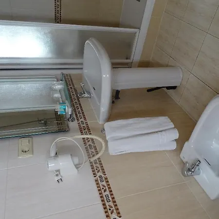 Arenal בית הארחה 2*
